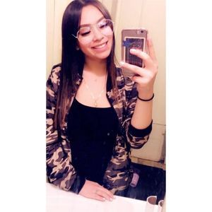 Meet your Posher, Edith